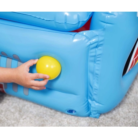 Bestway 93577 Fisher-Price Dmuchany Samochód z piłkami 1.17m x 76cm x 61cm